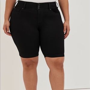 Torrid Bermuda shorts in black